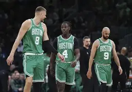 波士顿凯尔特人NBA击败布鲁克林篮网塔图姆三分连中(布鲁克林篮网对波士顿凯尔特人)