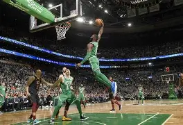 波士顿凯尔特人NBA击败布鲁克林篮网塔图姆三分连中(布鲁克林篮网对波士顿凯尔特人)